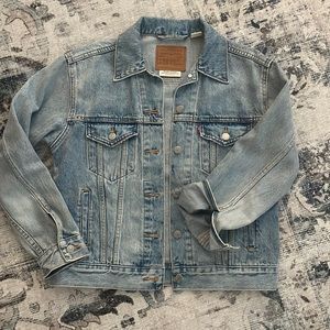 Levi’s denim jacks